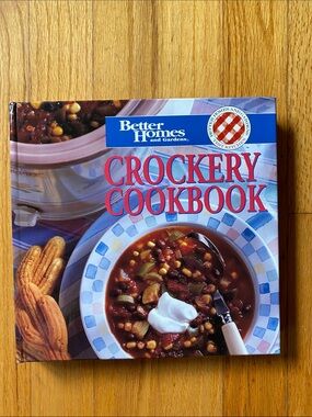 Better Homes And Gardens Crockery Cookbook - Blue and Red Cover